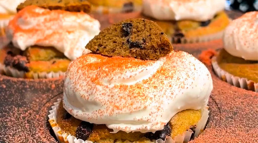 Strawberry Cookies and Cream Cupcakes: Eggless, No Maida Cupcakes for the win!