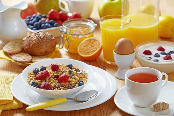 What is an ideal breakfast for pre-teens & teenagers?